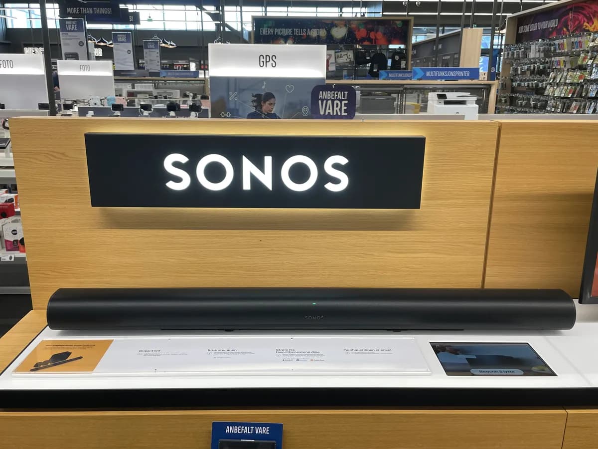 Sonos soundbar on a store display