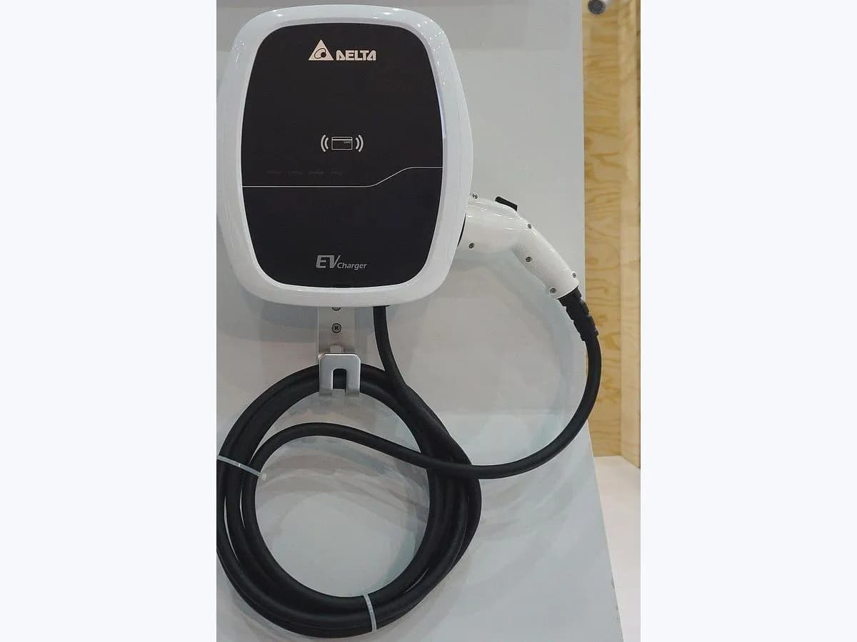 Cargador de pared (wallbox) para vehículo eléctrico con cable