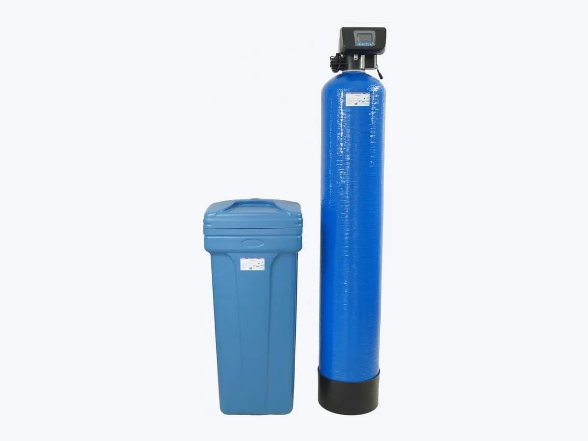 Two-piece domestic ion-exchange water softener unit with a blue fiberglass resin tank, top-mounted digital control valve head, and separate blue salt brine tank on a white background