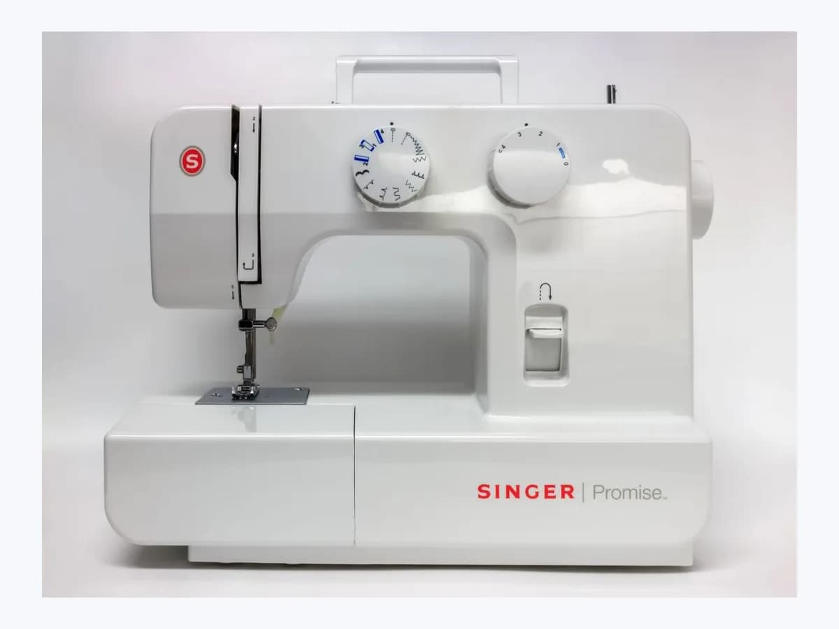 White household Singer Promise 1409 sewing machine seen from the front