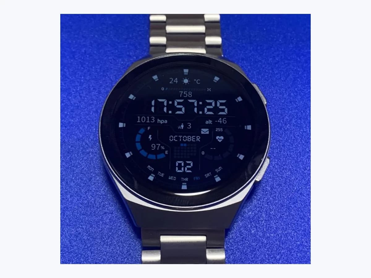 Huawei Watch GT 2e smartwatch with a round AMOLED display and metal link strap, seen from the front on a plain blue background with a digital watch face on screen